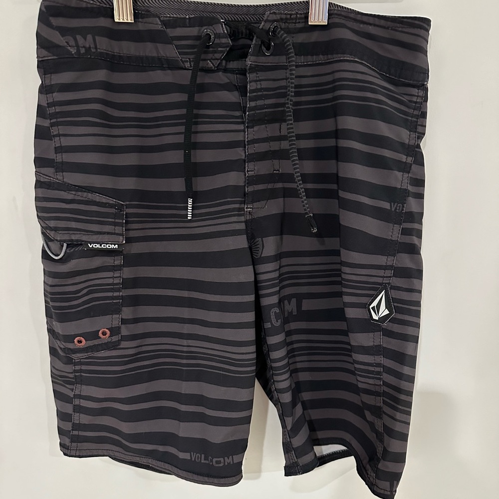 Size 28 (boys14) Volcom swim trunks